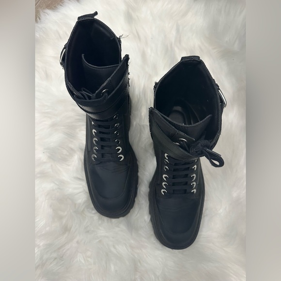 Zara chunky boots. These are actually a size 39!! The 8 was too tight. - Picture 2 of 6